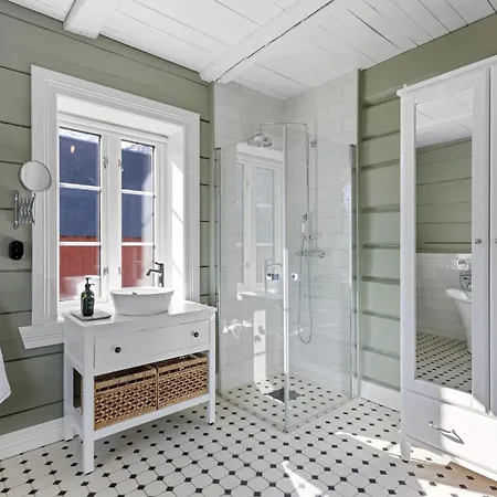 Tommerhuset Pa Brekketunet * 史特林