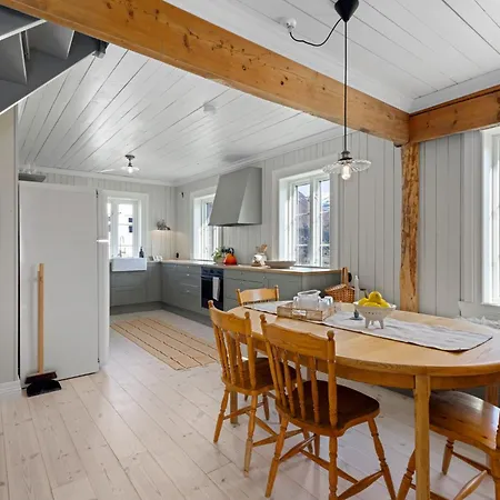 Holiday home Tommerhuset Pa Brekketunet *
