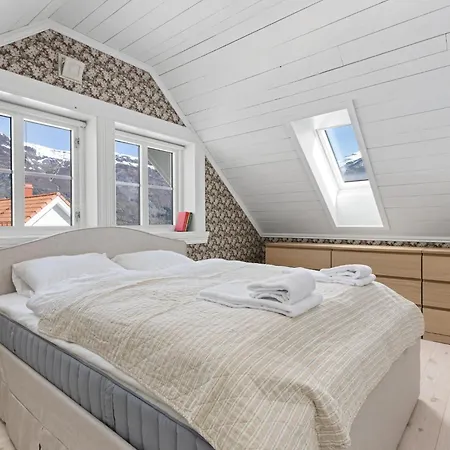 Tommerhuset Pa Brekketunet Stryn