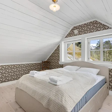 Holiday home Tommerhuset Pa Brekketunet Stryn