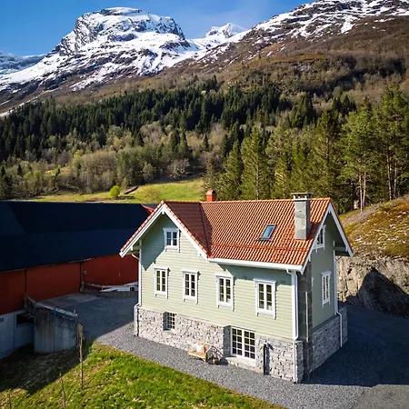 Tommerhuset Pa Brekketunet Σπίτι διακοπών Stryn