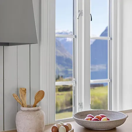 Tommerhuset Pa Brekketunet Stryn