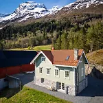 Tommerhuset Pa Brekketunet Holiday home Stryn
