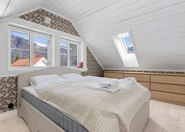 Tommerhuset Pa Brekketunet Stryn