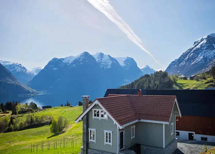 Tommerhuset Pa Brekketunet Stryn