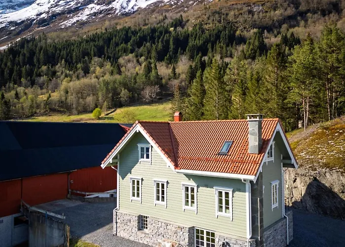 Tommerhuset Pa Brekketunet Сasa de vacaciones Stryn