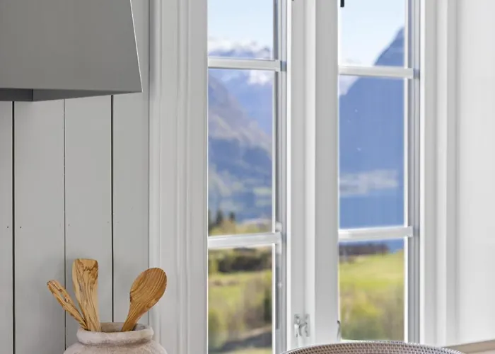 Tommerhuset Pa Brekketunet Stryn